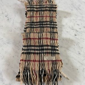 BURBERRY Authentic Check Scarf